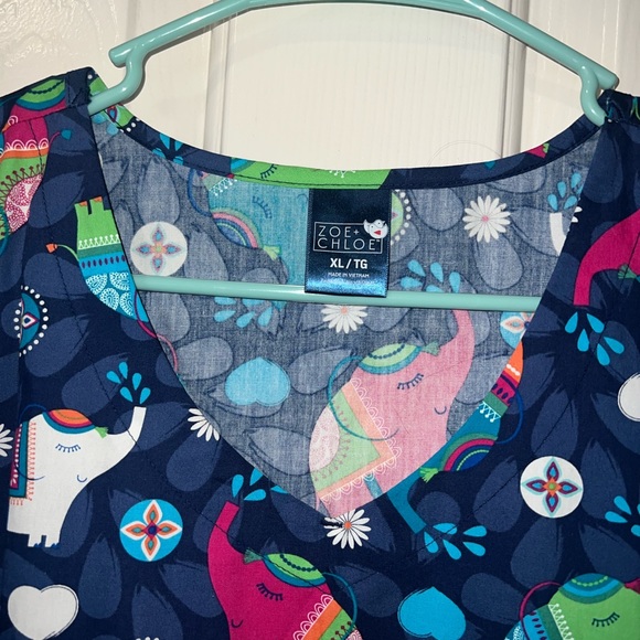 Zoe and Chloe nurse scrubs elephants size XL new with tag - Picture 2 of 5